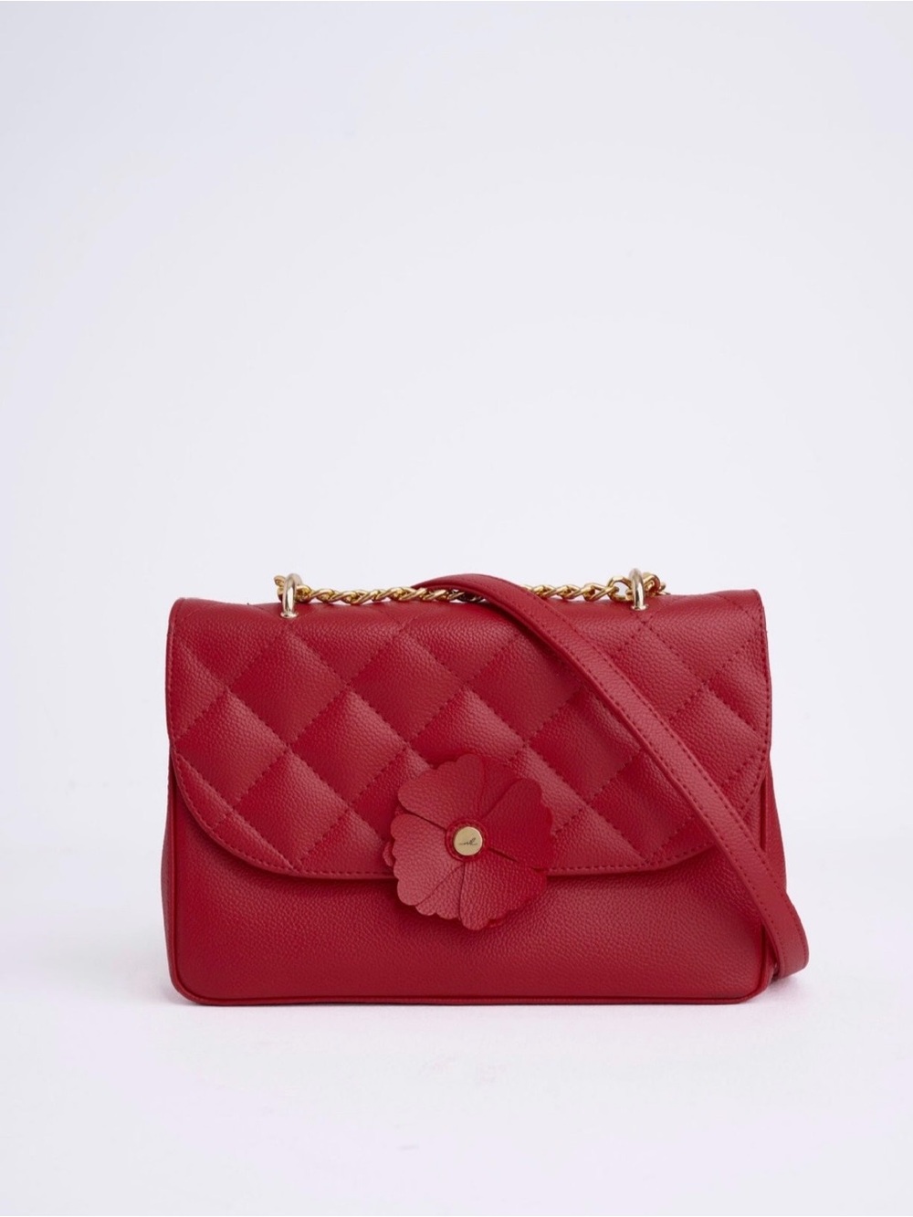 Quilted Red Crossbody Bag with Floral Accent and Chain Strap